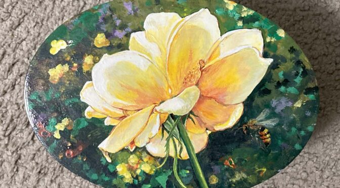 Back of Yellow Rose Oval Box